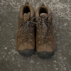 Keen women’s hiking boots, great used condition